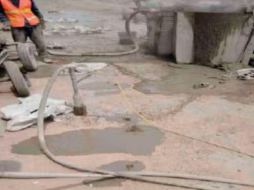 巴林左水泥混凝土路面板底注浆技术 路面脱空注浆整治方案