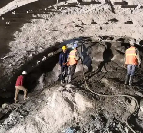 巴林左拱顶带模注浆料的施工流程及注意事项